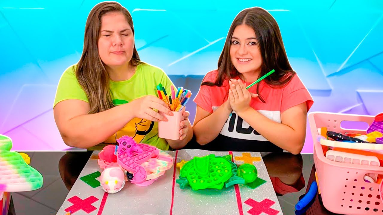TROCANDO FIDGET TOYS COM A COR SORTEADA!!!