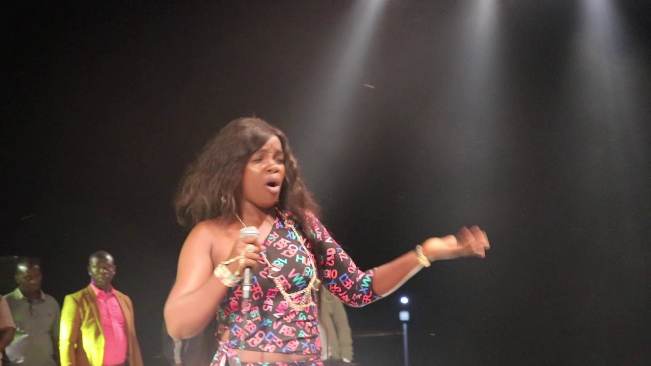 Maria  enflamme le stade de kankan