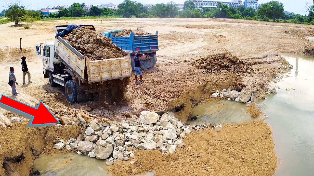 Nicely Landfill!! Transforming a Landfill Dumping & Dozer in Action!