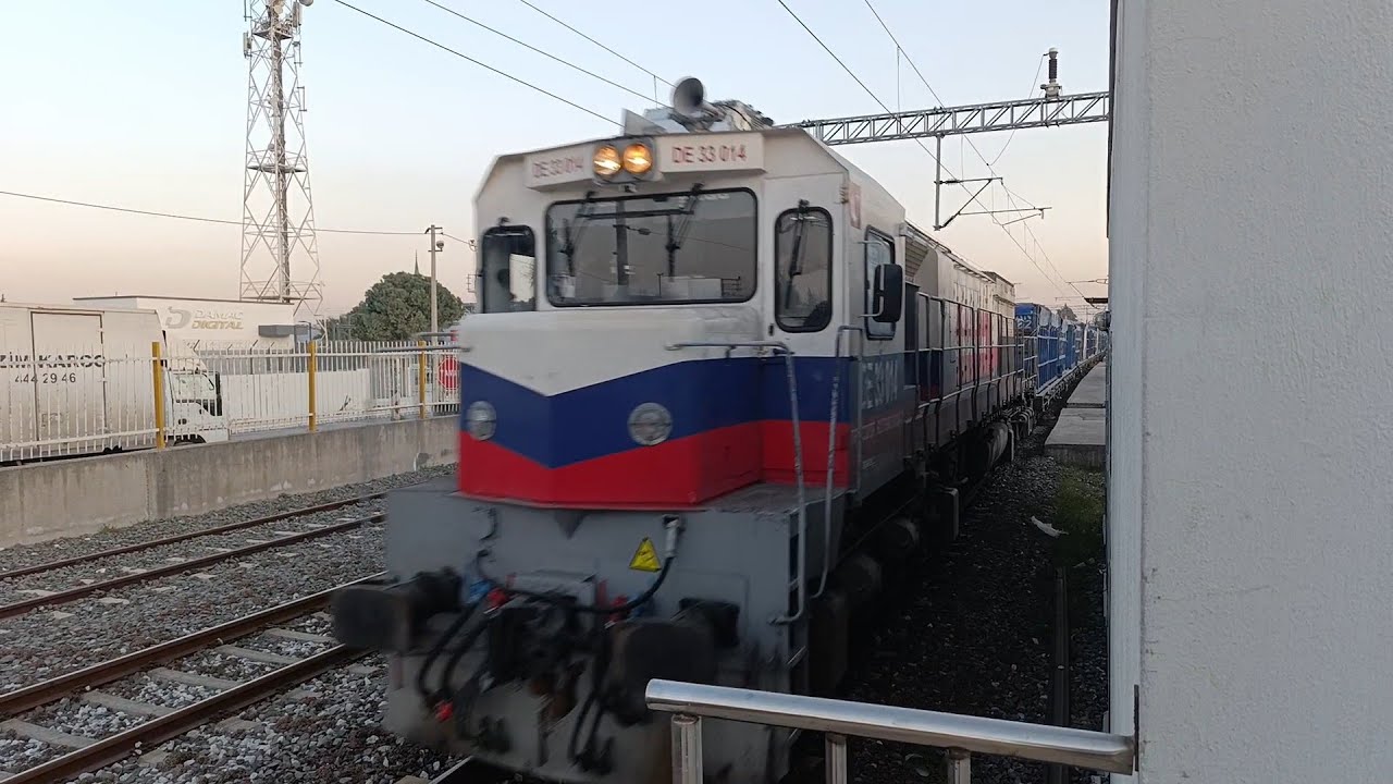 TCDD DE 33014 Halkapınar Konteyner Treni Gaziemir İstasyonundan Kornalı Geçiş Yapıyor