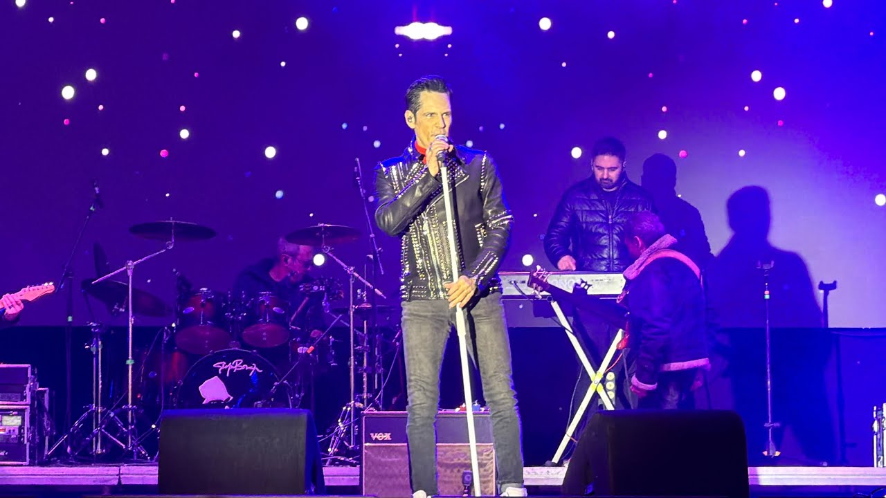Concert Ștefan Bănică la Târgul de Crăciun din Piața Constituției 2025