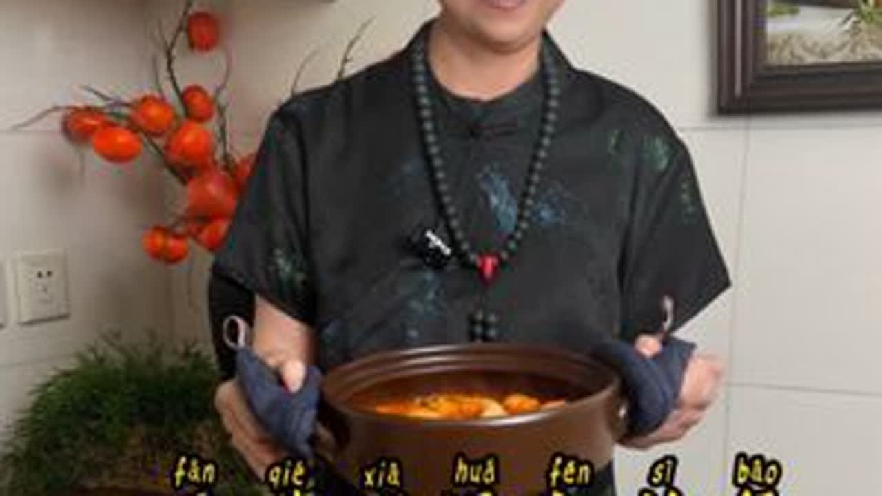 茄汁浓郁的番茄虾滑粉丝煲要不要来一锅！鲜香浓郁#妈呀太好吃了#粉丝煲