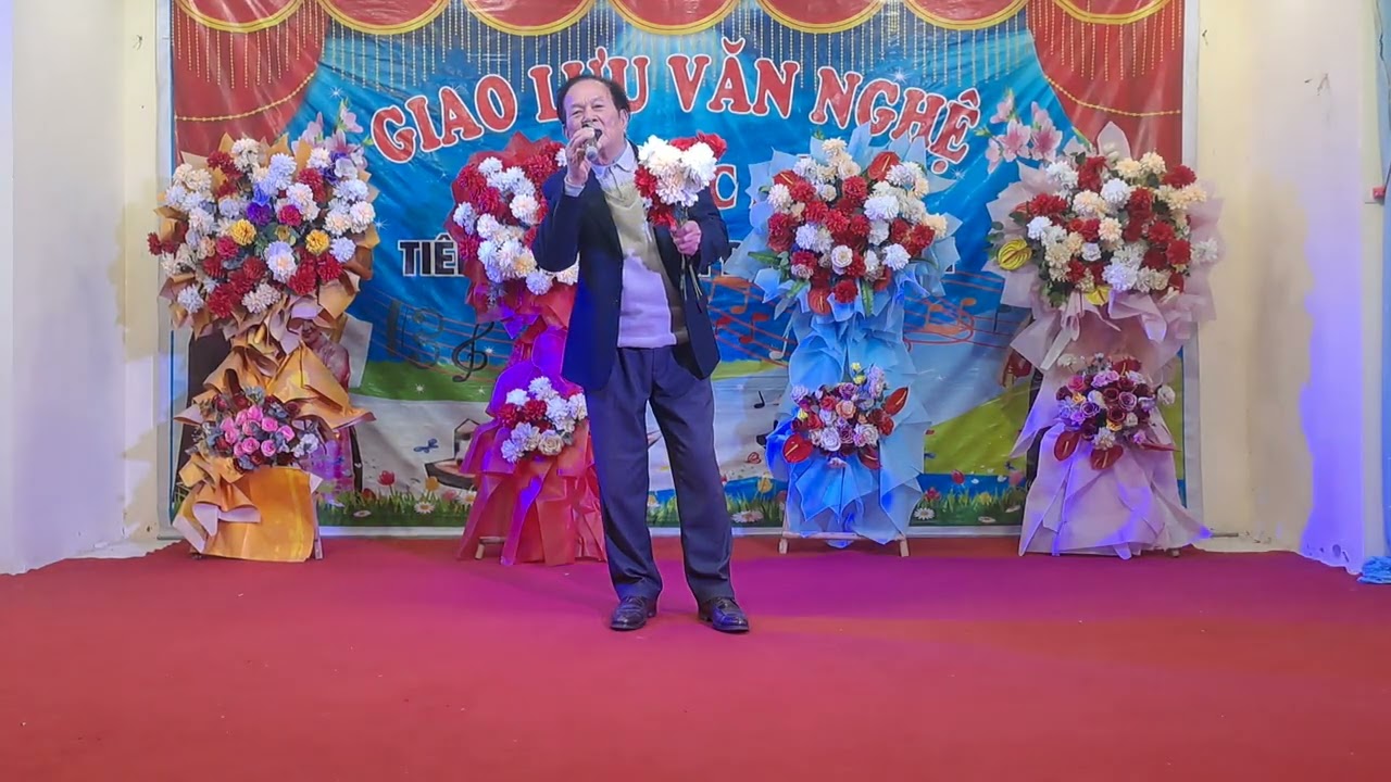 B&agrave;i h&aacute;t ch&egrave;o kh&ocirc;ng đ&acirc;u Bằng qu&ecirc; Hương do ca sĩ Ng&ocirc; Hải tr&igrave;nh b&agrave;y
