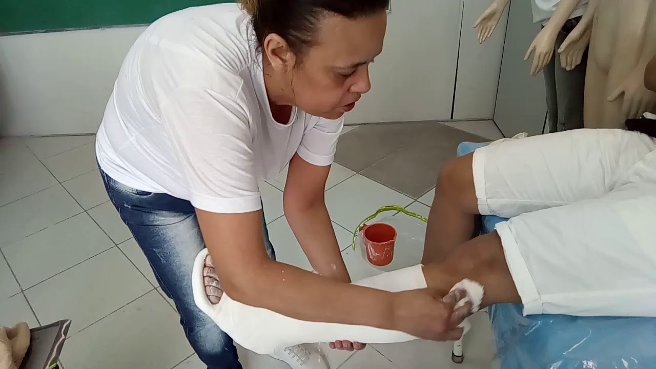 Como fazer um janela no gesso , que foi prescrito pelo médico