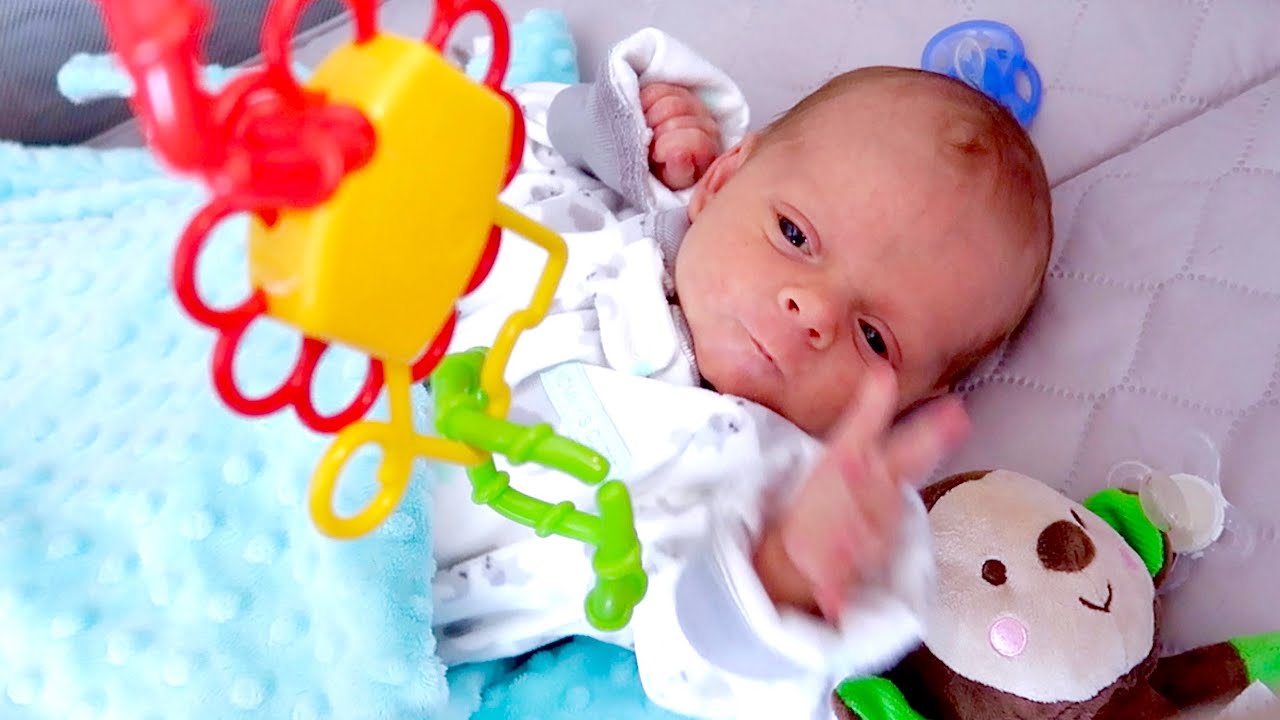 😳 NEWBORN TOY DISCOVERY!