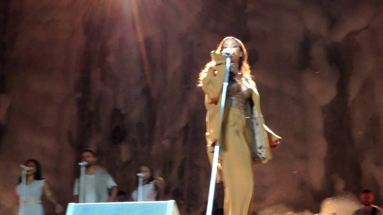 Rihanna - Love On The Brain (live in Frankfurt)