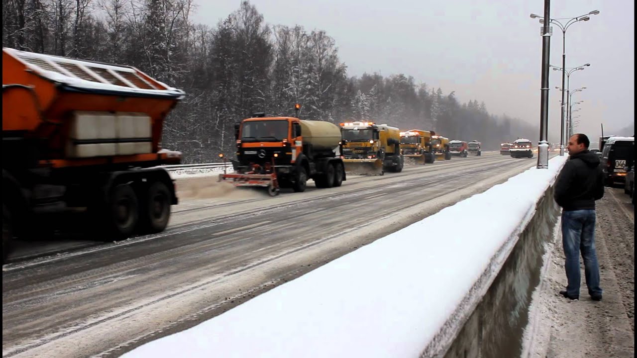 snow removal on the Ring Road in Moscow.(уборка снега на МКАД в Москве)