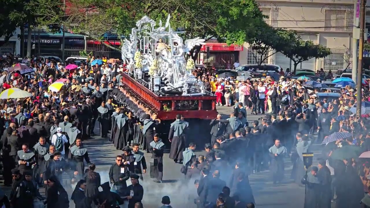 Cristo yacente del Calvario en su emblemático paso del momumento de la paz
