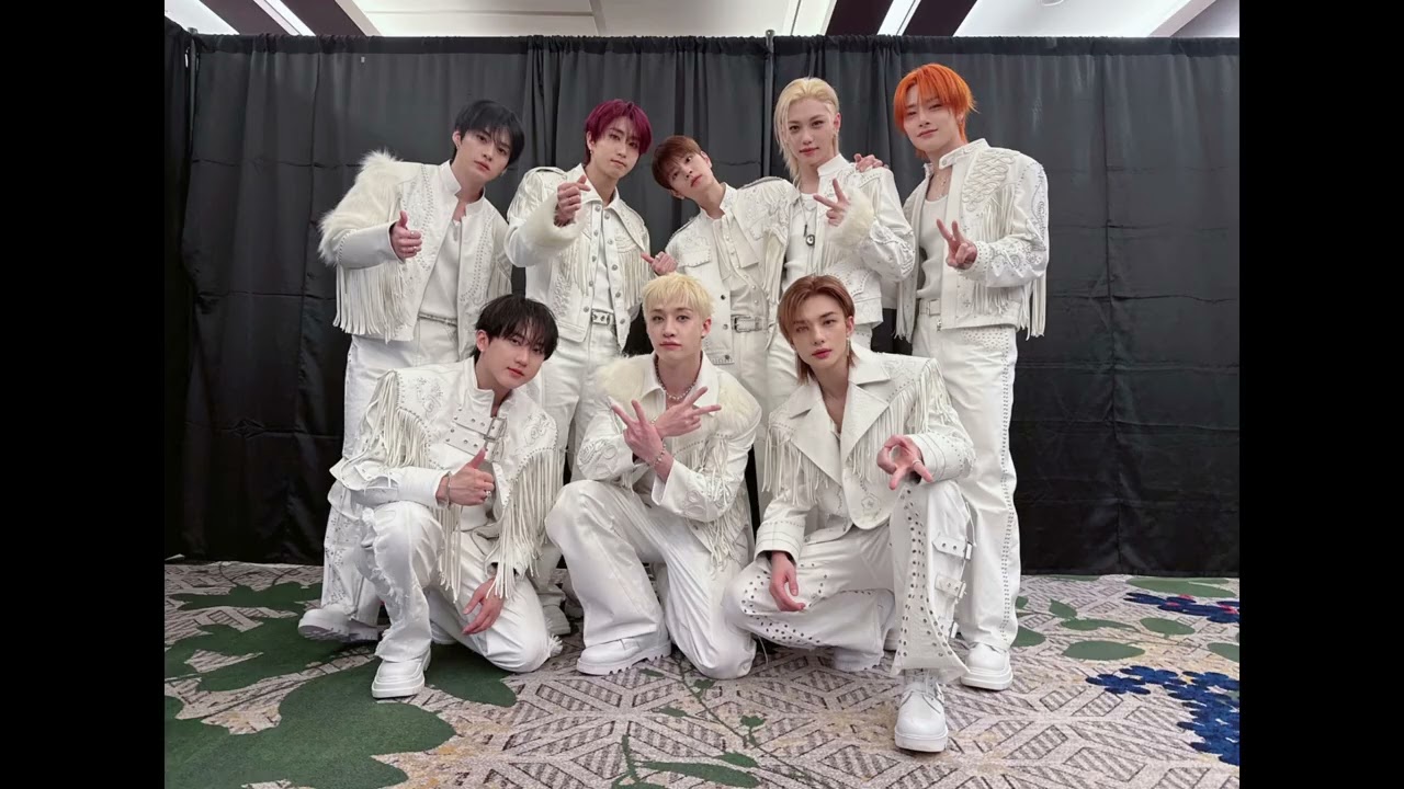 Stray kids playlist for 1 hour to chill/sleep or study or just enjoy.