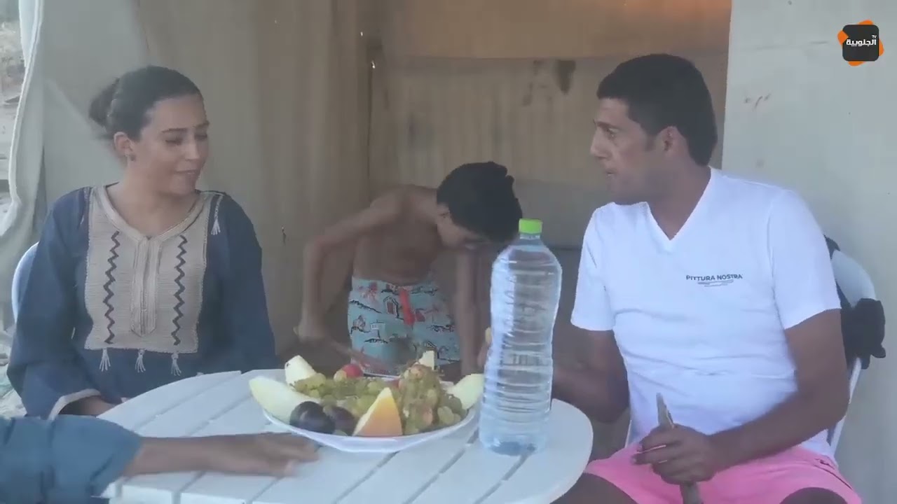 النقار و عجاج يلوجو على مدير الستاق…  و في الآخر تشادو من الخناق…😂😂