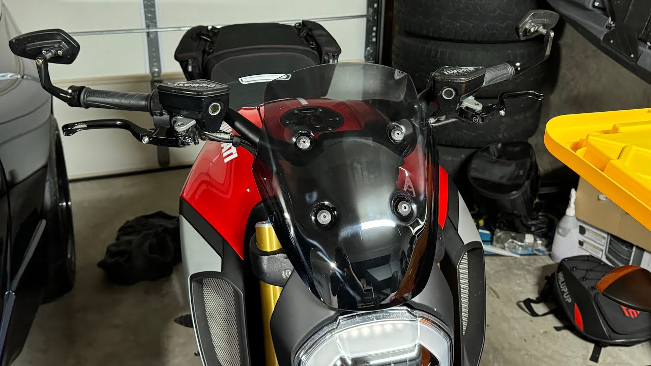 Ducati Diavel 1260 OEM Windscreen Install