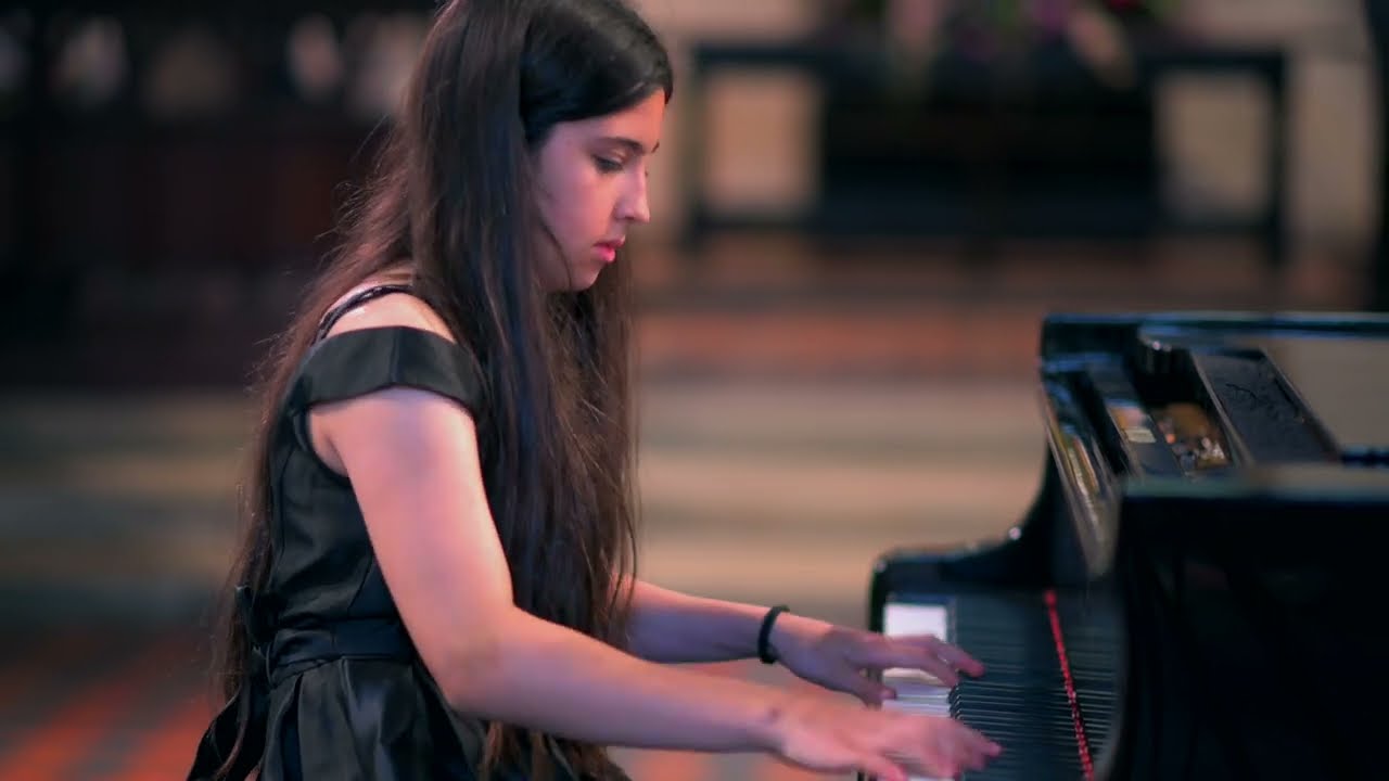 Bella plays Scarlatti Sonata K125 in G major