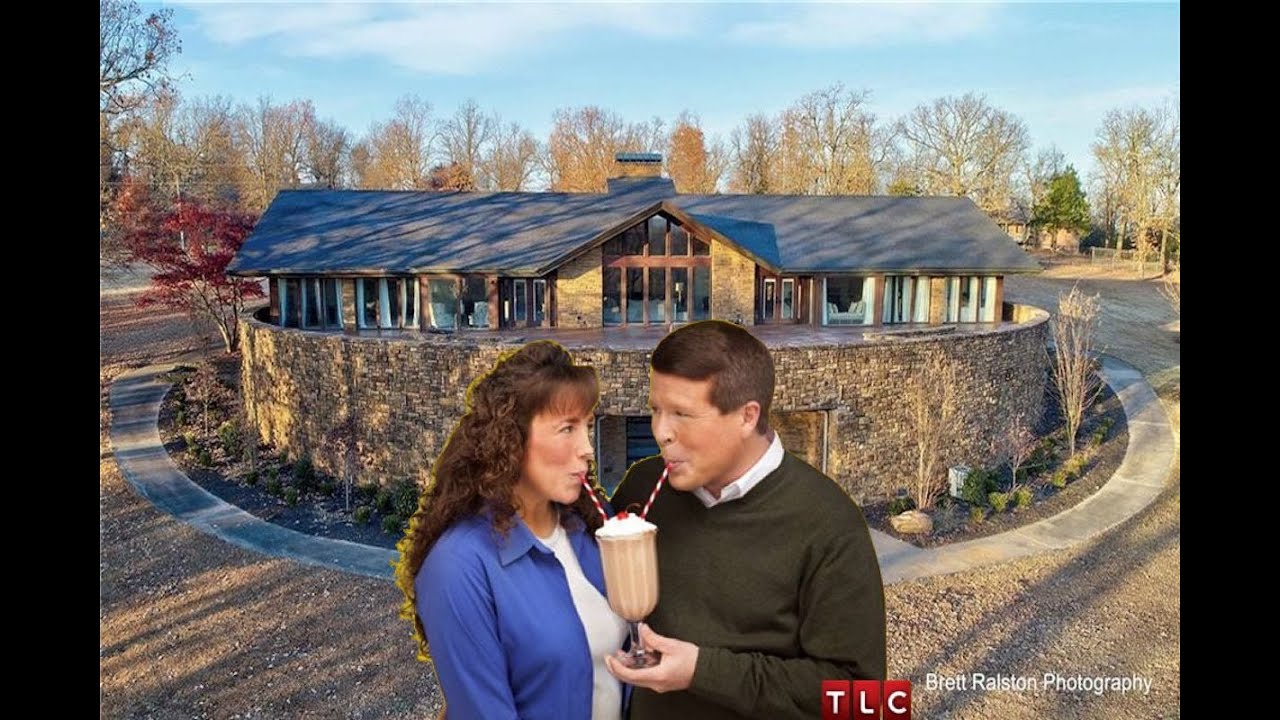 Take A Look Inside Jim Bob & Michelle Duggar's 10,000 Square Foot Mansion
