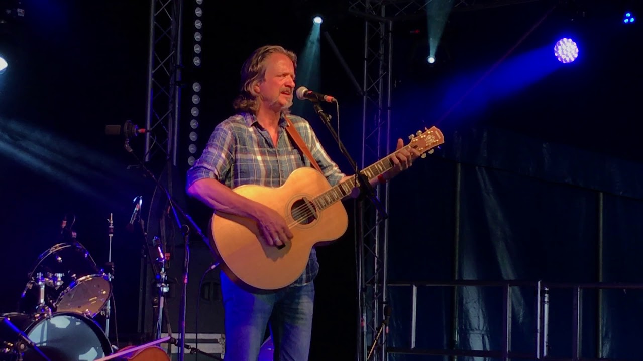 Ray Cooper a.k.a. Chopper performing solo at Wickham 2017