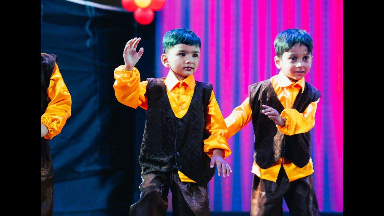 Little steps, royal style 👑😊Saif Ali Khan vibes by our tiny dancer!