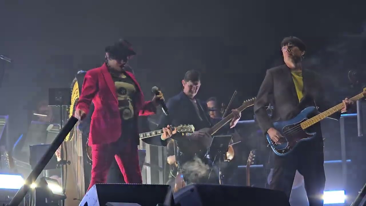 Alex James' Britpop Classical at The Brighton Centre - Saffron covering Republica's Ready to Go