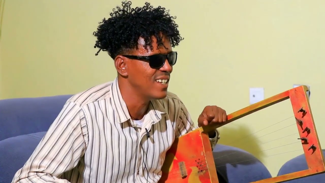 ድምፃዊ ደጀን ታፈረ ምርአይ ዝተሰአኖ ከያኒ ብዝገርም ብቅዓት አብ መደብ ጠንቁ ሸዉ አቲና ከሪኢቶን ሓገዝን ነበርክተሉ ንሓግዞ