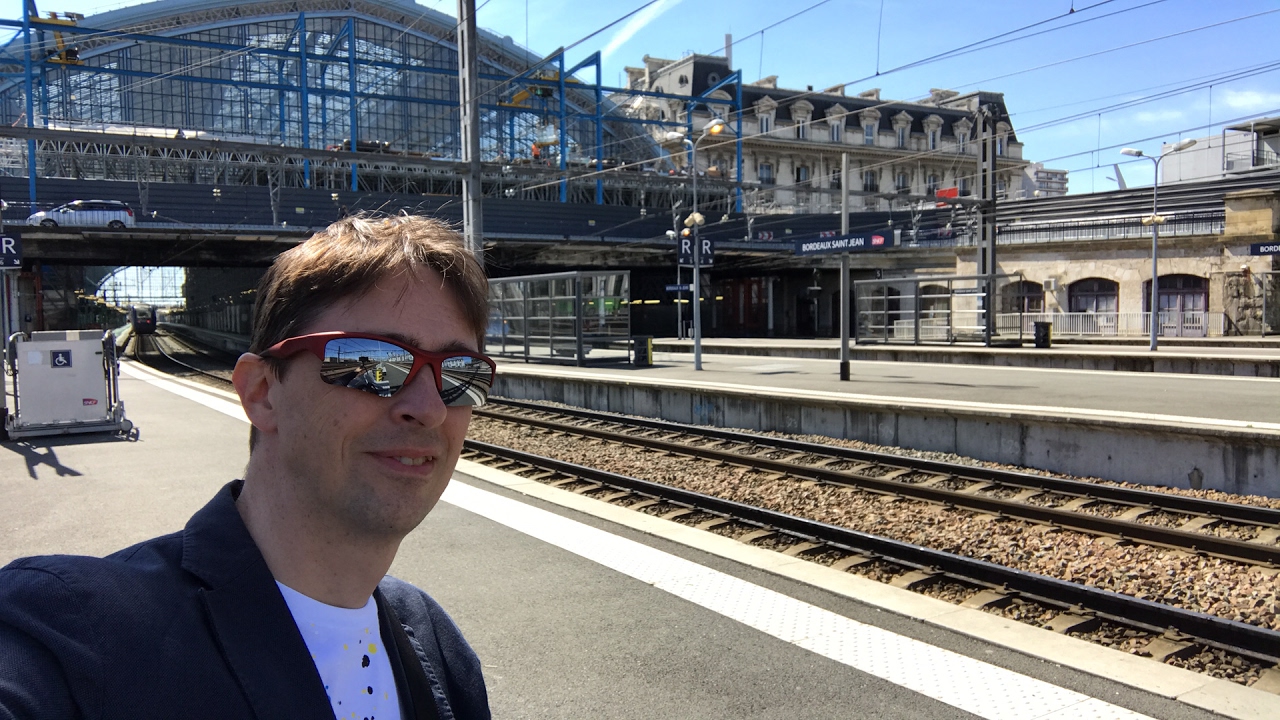 Rail Live 8. Un petit moment cool en gare avec les trains qui passent ...