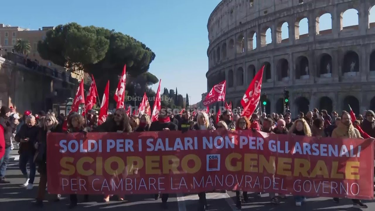 Italian workers join a general strike to demand the amendment of the 2026 budget