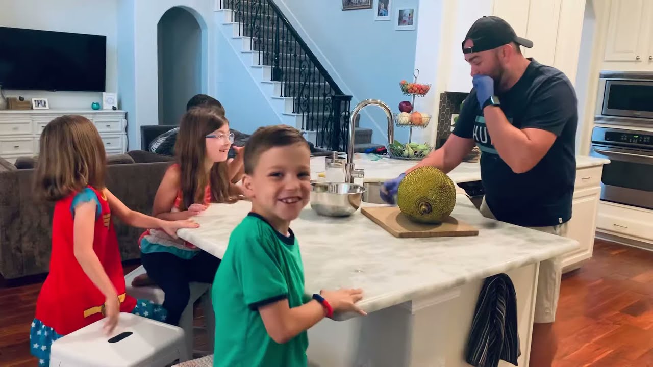 How to Cut Jack Fruit, Maybe?