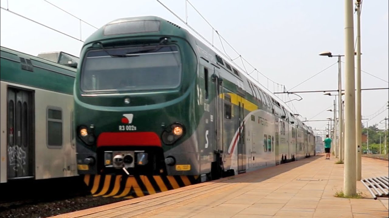 Trenord TSR R3 002 komt aan op station Sesto San Giovanni
