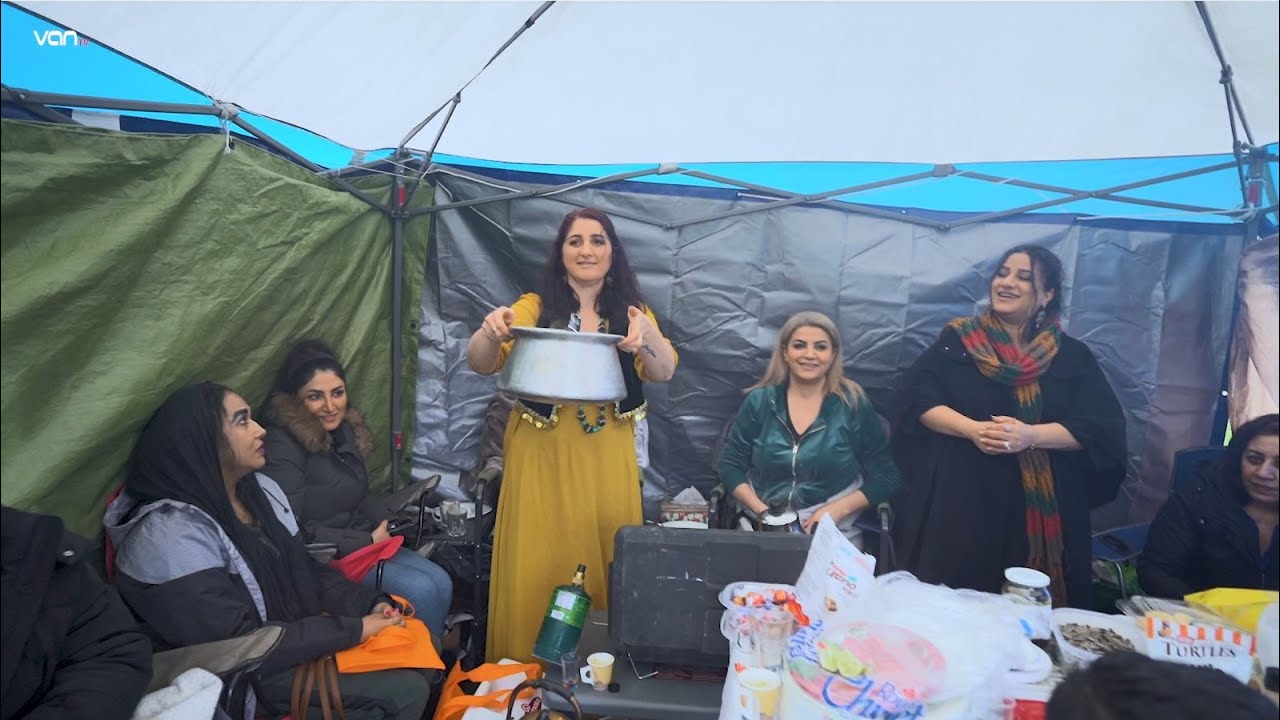بەس ببینە ماری  دۆی کولیو ئەخوات