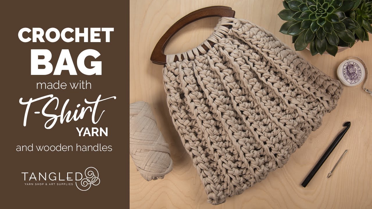 Easy Crochet Bag made with T-Shirt Yarn and Wooden Handles