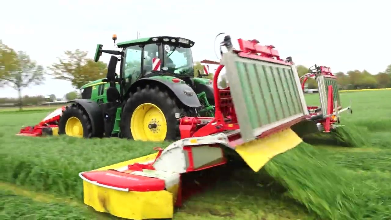 JohnDeere 6R 250 mit Pöttinger beim Gras schneiden!