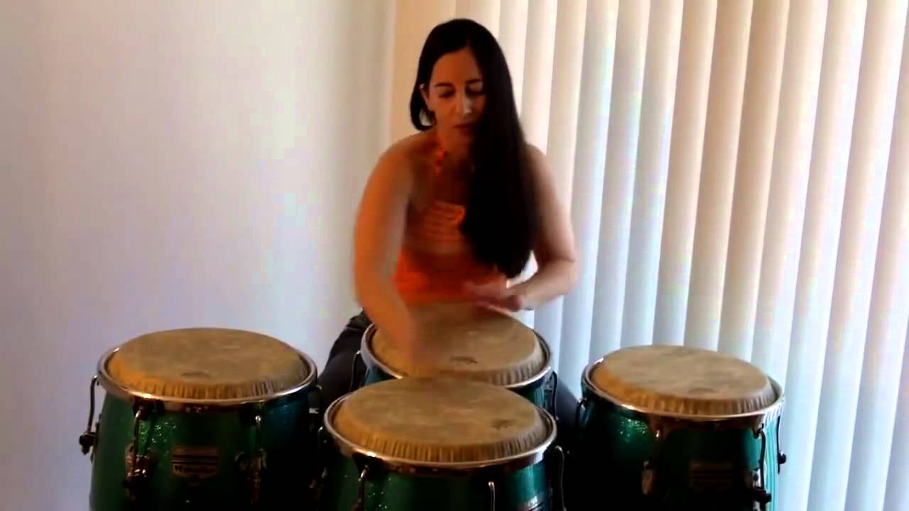 La chica y sus conga