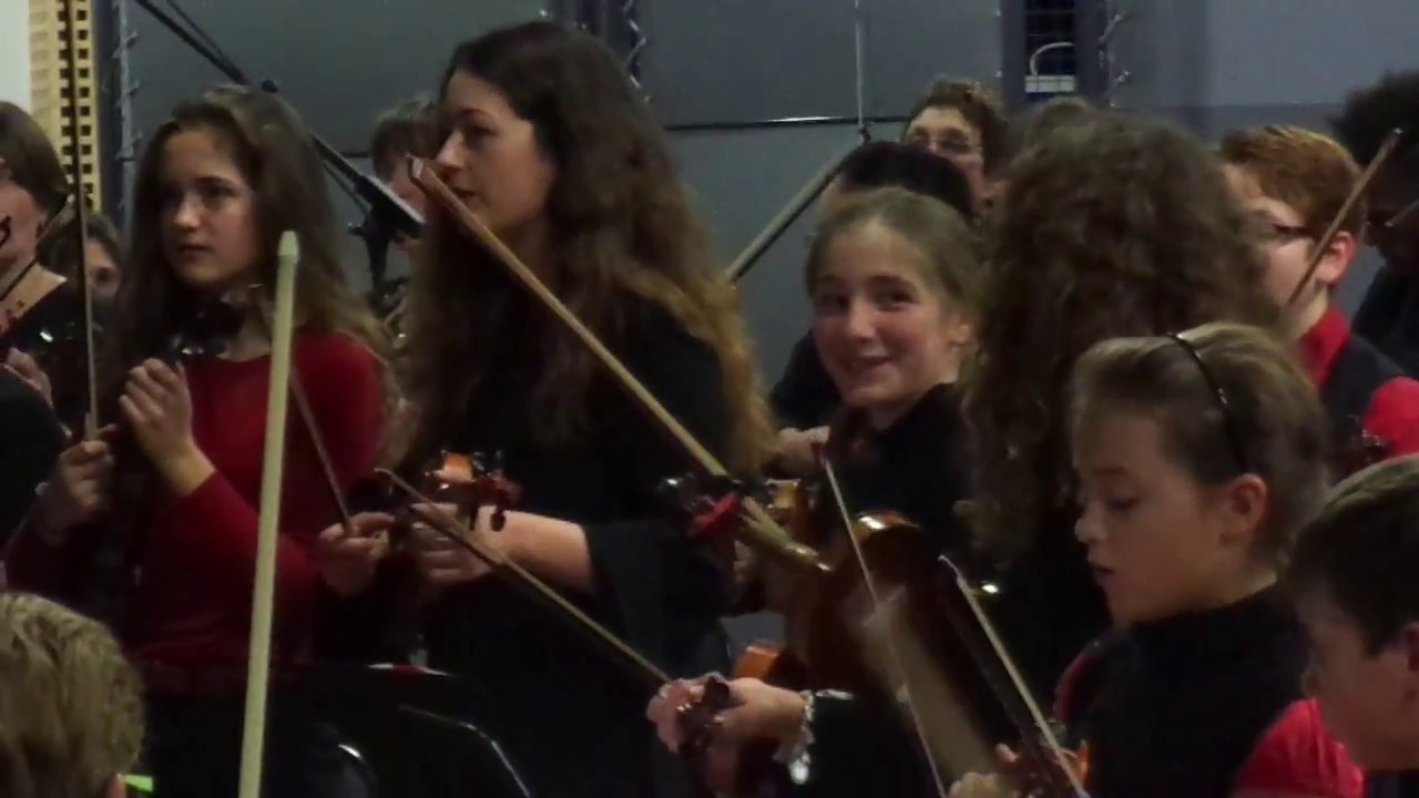 Nguoi Phap hat nhac viêt Hon Vong Phu 1