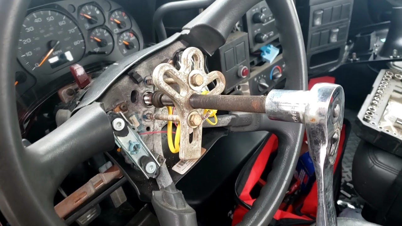 How to Remove the Steering Wheel in a 2006 GMC Topkick C5500