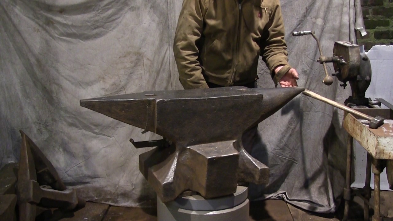 990 lb Industrial anvil