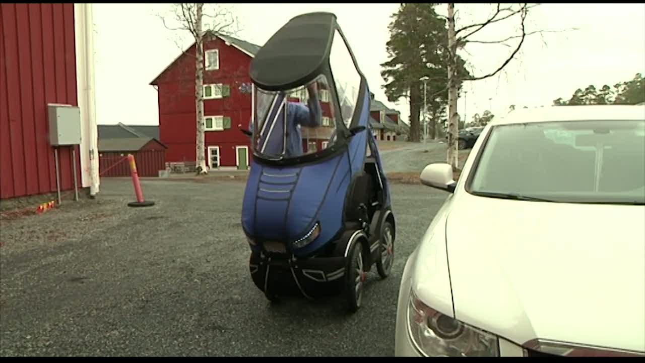 Se hans ovanliga uppfinning - en cykelbil - Nyheterna (TV4)