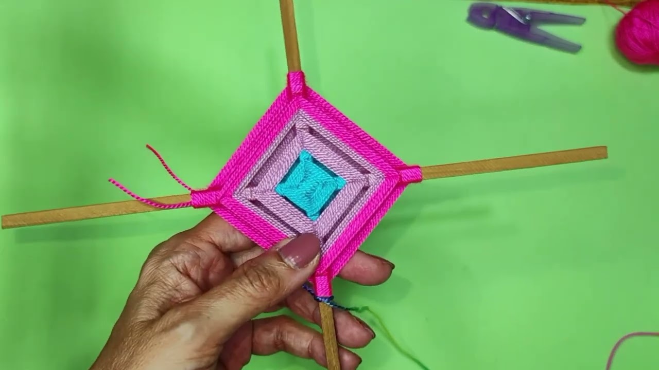 Mandala tejido de 4 puntas