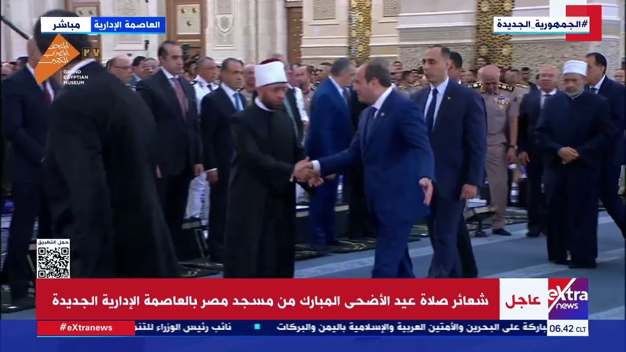 الرئيس السيسي يصافح وزير الأوقاف والشيخ على جمعة بعد صلاة عيد الأضحى المبارك