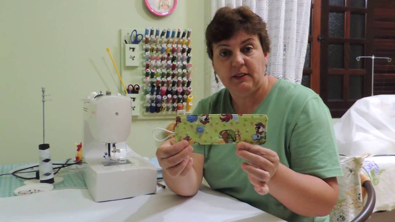 Prendedor  ou segura fios em tecido.