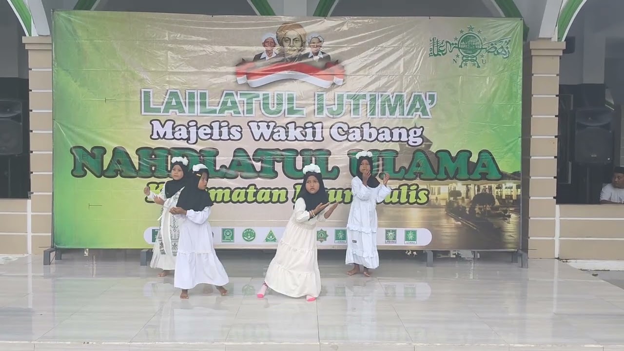 Penampilan Tarian dari SPS Garuda Mas yang diasuh Muslimat Cipancuh
