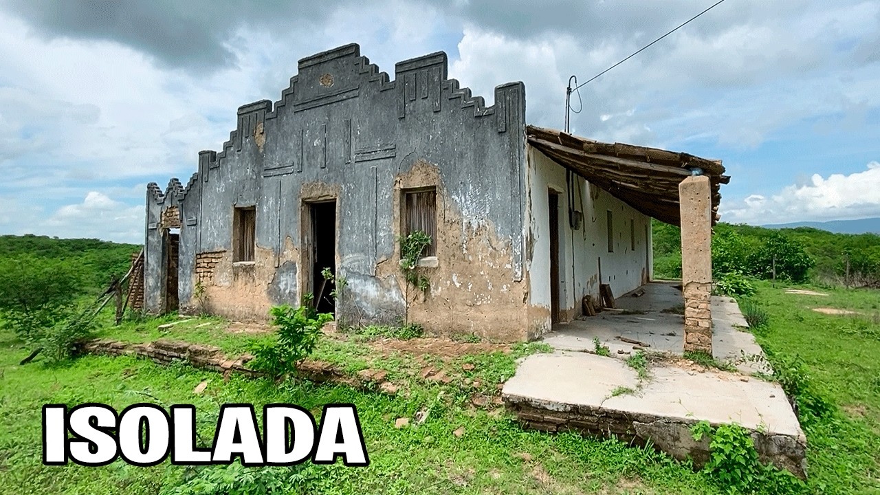 Casar&atilde;o centen&aacute;rio abandonado com rel&iacute;quia dentro no sert&atilde;o cearense