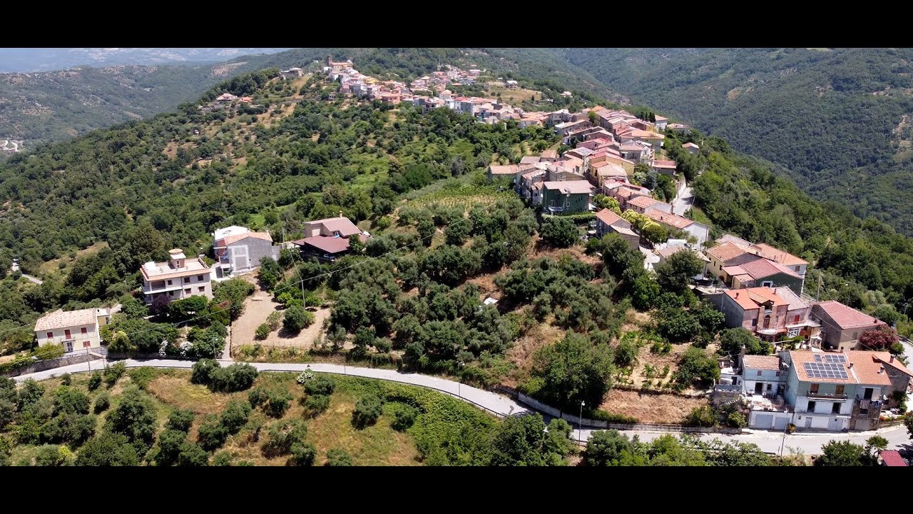 Cilentano.it - Con il drone a Perito e con l'ultimo artista del 900 Brunello De Meo - torneremo?