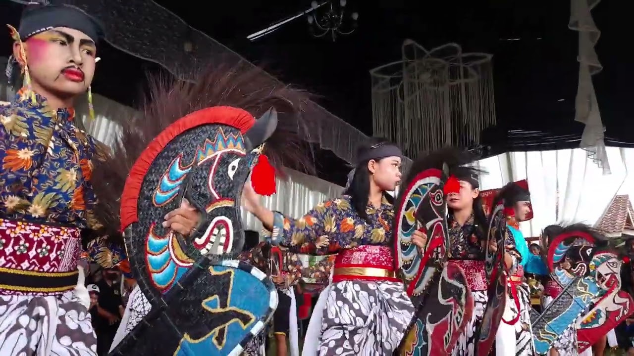 Tari budalan ebeg turonggo Saputro live dk.pringamba DS.pohkumbang kec.karanganyar kab.kebumen
