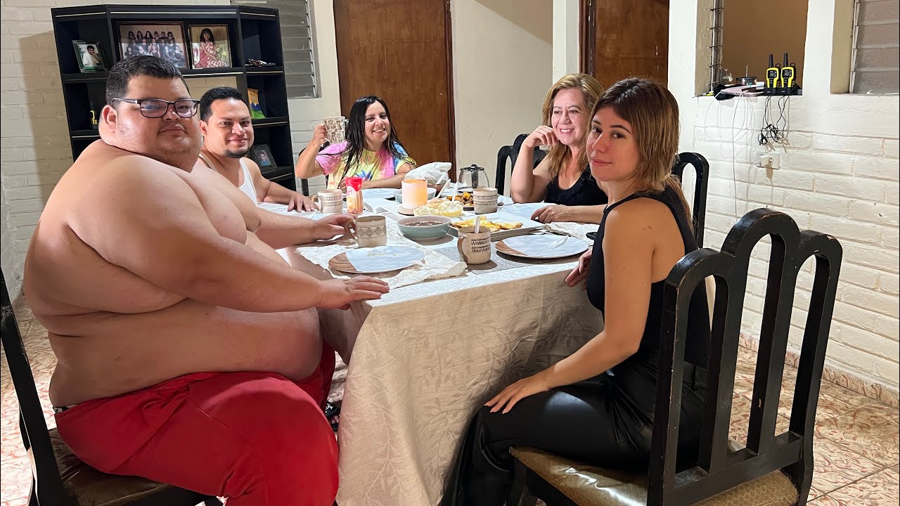 Desayunando 🥑🍳 con amigos día 1 y día 2 @stephanyVlogs @Callejas503sv ￼