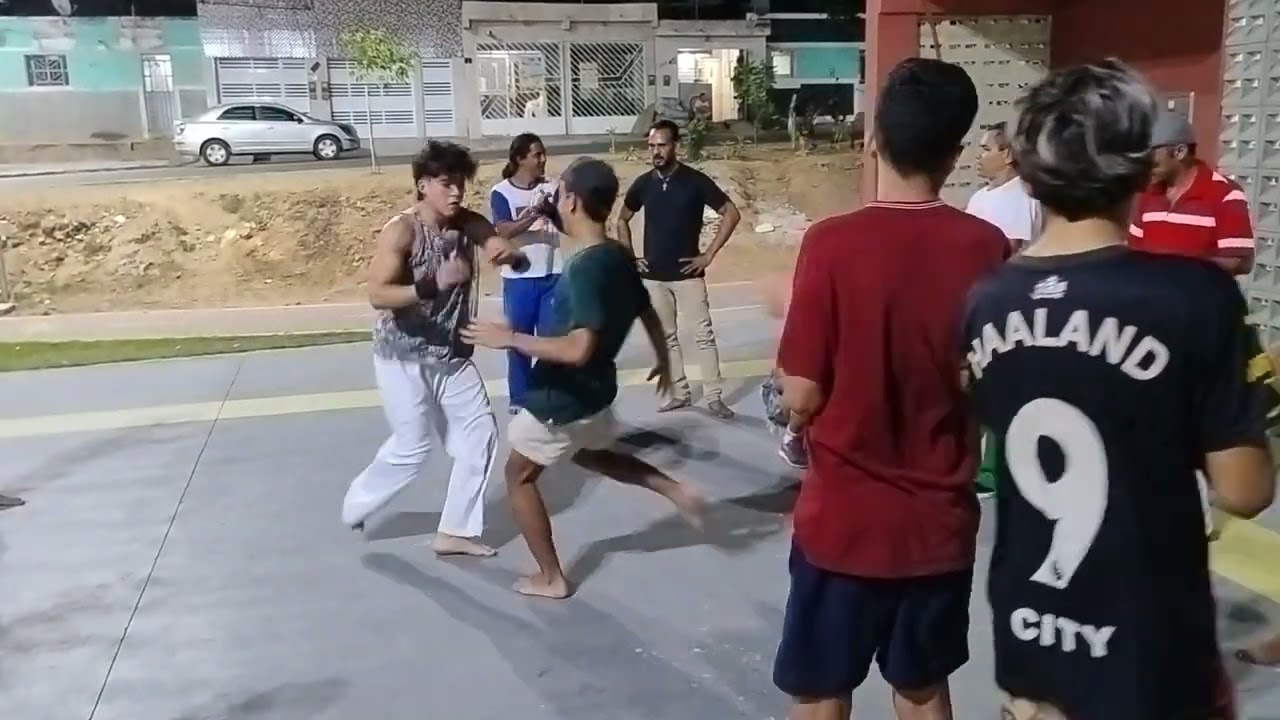 Capoeira Tapurumã na Via parque Sertânia Pe  mestre indio e prof. Kero Kero.