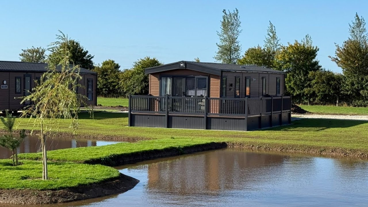 ПОТРЯСАЮЩИЙ НОВЫЙ ДОМ LOVE WHINFELL LODGE С 2 СПАЛЬНЯМИ, МОДЕЛЬ 2025 ГОДА, С ТЕРРАСОЙ, РЯДОМ СО С...
