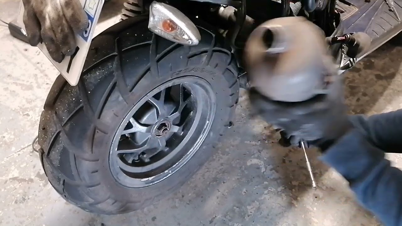 booster changement cylindre piston et réparation faisceau électrique (clignotant)