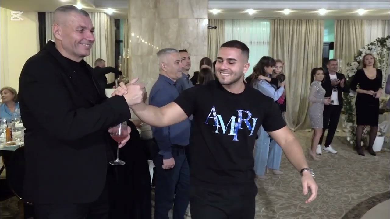 Adrian Minune - Ce femeie&are și zahar și miere.......la ziua lui Flețu.........