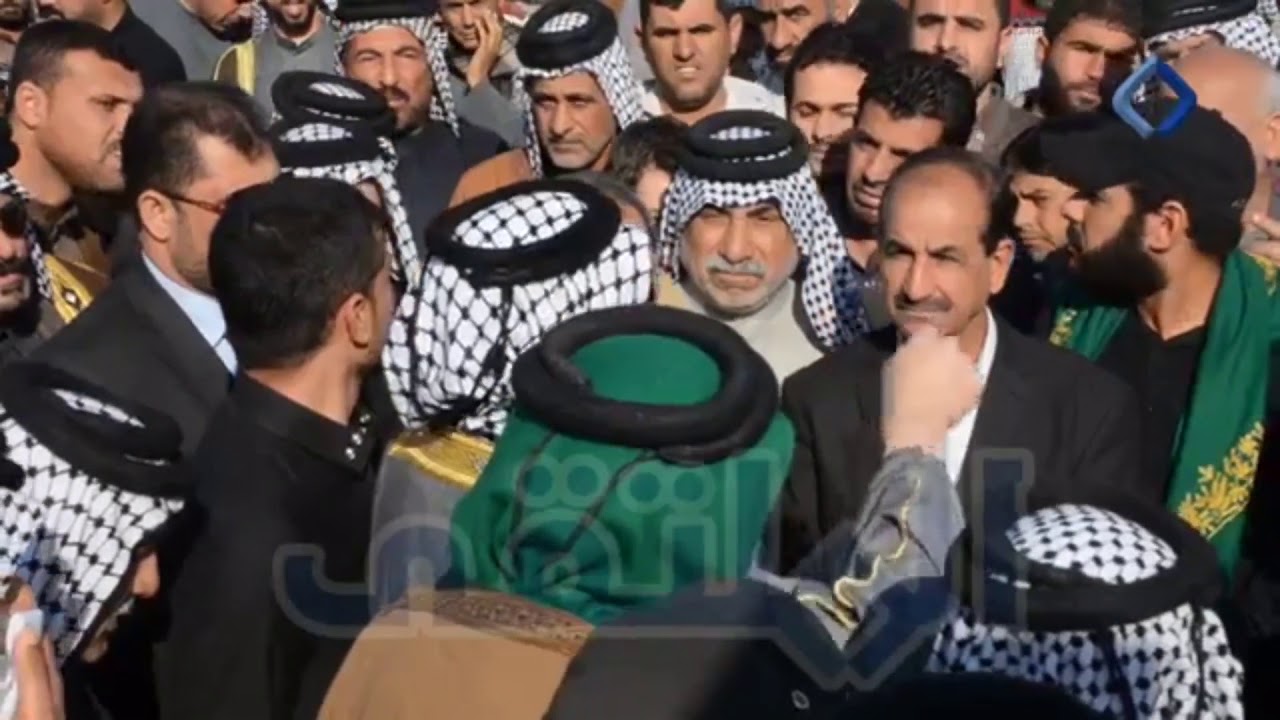 الشيخ ضرغام صباح المالكي شيخ بني مالك يهتف وسط جماهير البصرة