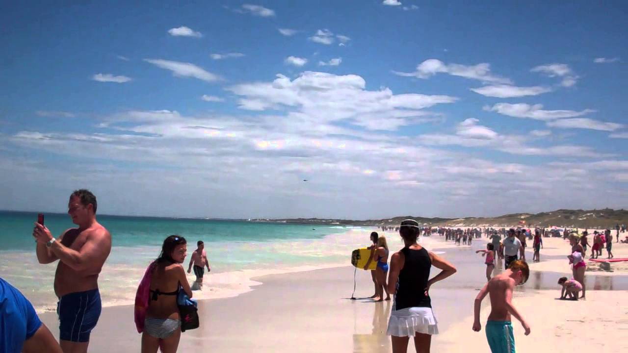 Shark alarm at Mullaloo beach on New Years eve,2012