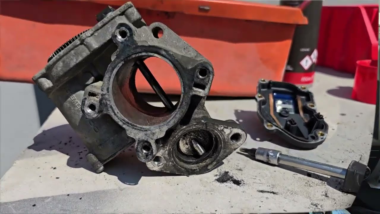 Nissan X-Trail T31 - EGR valve cleaning (+ all Renault 2.0dci euro 5 - EGR)