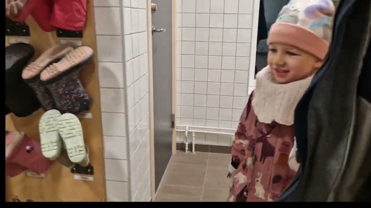 Melinda & Pappa - vanlig morgon påväg till dagis