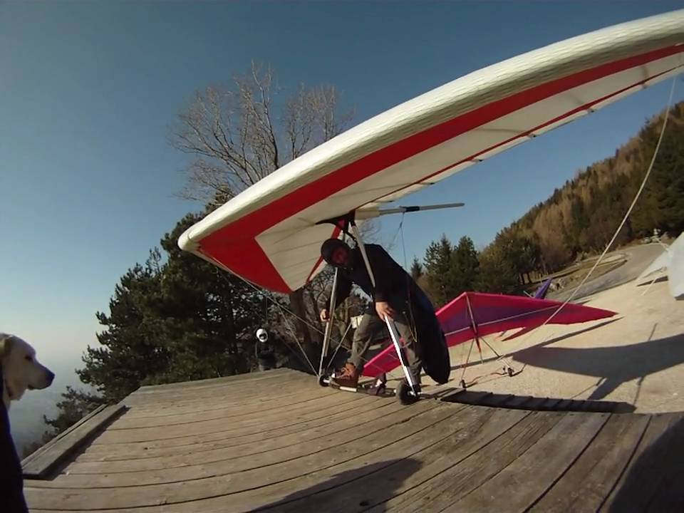 Hang gliding into the sun - Bassano del Grappa 2010
